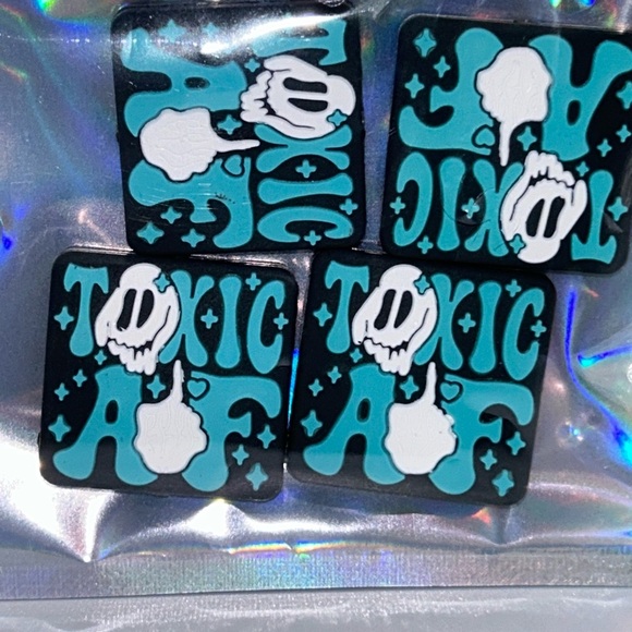 Toxic AF Skull silicone beads - Picture 3 of 5